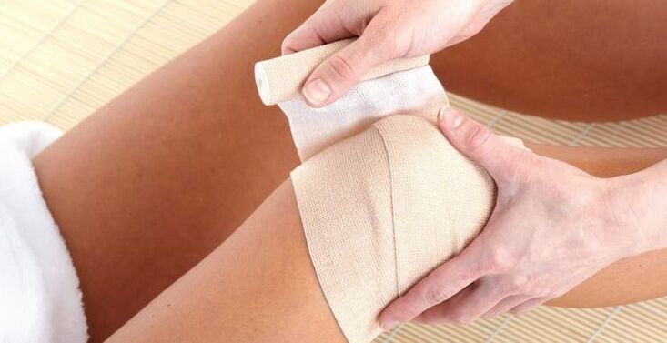 Compress on the knee for arthritis and arthritis